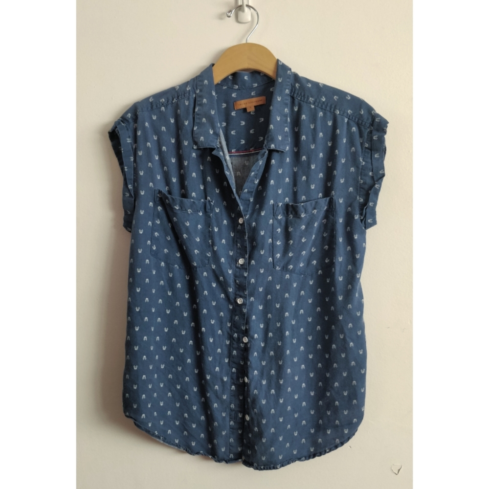 Short sleeve button down